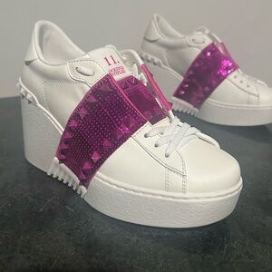 NWOT AUTHENTIC Valentino Garavani Rockstud Untitled Platform Sneakers. BEAUTIFUL
